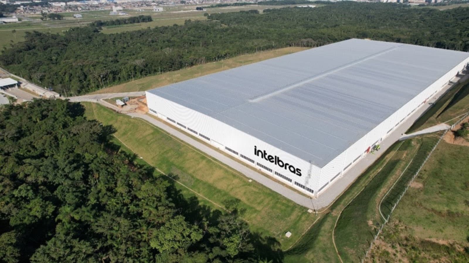 Ambiente tecnologico associado a seguranca eletronica e produtos Intelbras